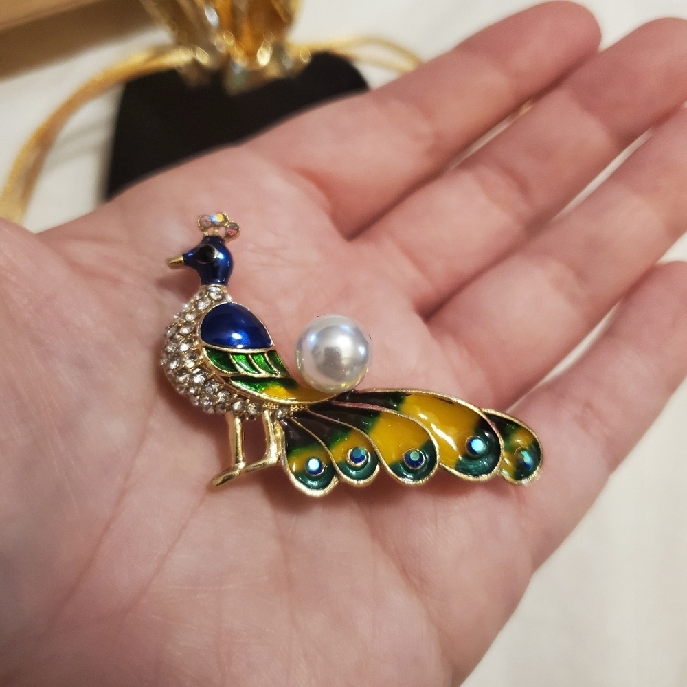 New Beautiful Enamel & Crystal Peacock Brooch - Picture 3 of 9